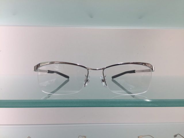 キャラが際立つメガネ その72～999,9 S-675T | メガネのなかむら